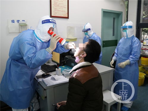 直击重庆医院发热门诊 医生连续5天值班 有的用上了尿不湿