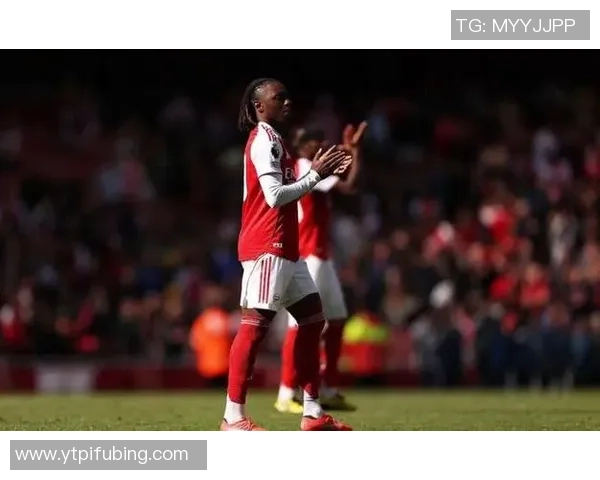 阿森纳大胜埃泽闪击进球拉亚遭遇远程打击展现精彩对决