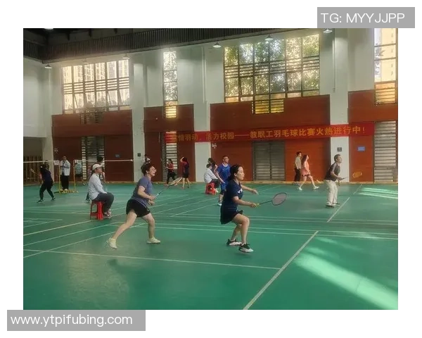 逆风翻盘羽毛球赛场勇夺冠军展现拼搏精神与团队合作的力量 逆风翻盘羽毛球赛场勇夺冠军展现拼搏精神与团队合作的力量